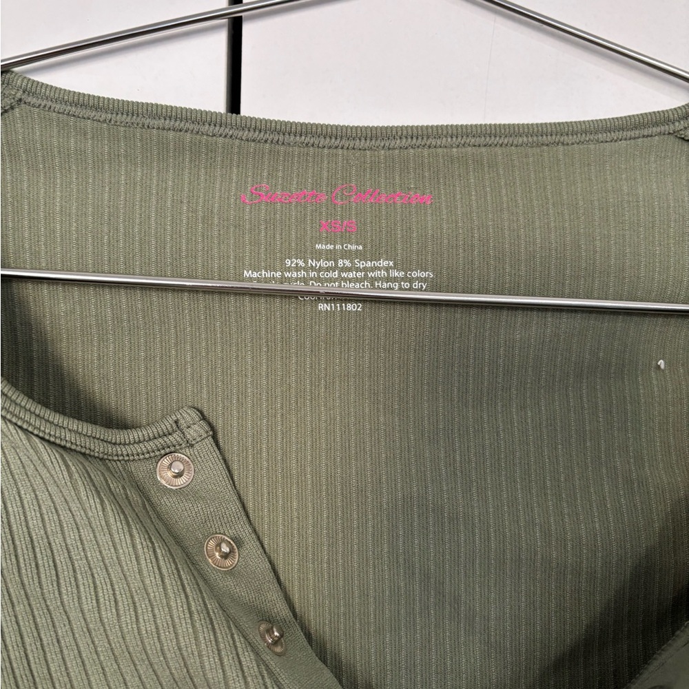 Ribbed Snap-Front Olive Long-Sleeve Crop Top - Picture 2 of 3